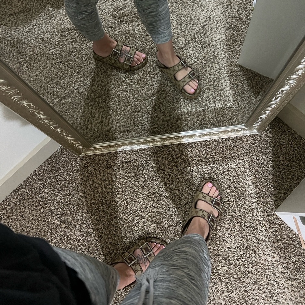 Gucci Beige Monogram Buckle Slides - Picture 10 of 12